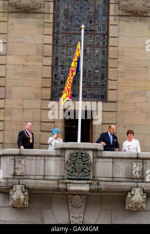 Dundee, Tayside, Scotland, UK. July 6th 2016. Her Majesty The Queen and His Royal Highness Prince Philip today during their Royal visit to Dundee. On the Balcony of The Chambers of Commerce with Her Majesty The Queen and Prince Philip is Dundee`s Lord Provost Bob  Duncan [far left] who is Her Majesty`s Lord Lieutenant of the City of Dundee and Right Lady Lord Provost [far right]. Credit: Dundee Photographics / Alamy Live News