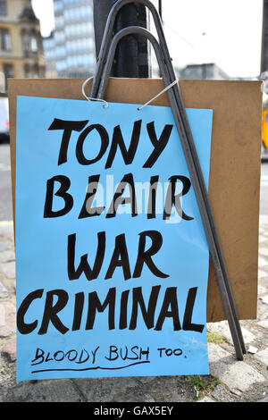 Westminster, London, UK. 6th July 2016. Chilcot Inquiry: Tony Blair War Criminal sign outside Queen Elizabeth II Centre Westminster. Credit:  Matthew Chattle/Alamy Live News Stock Photo