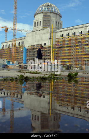 Berlin, Germany. 06th July, 2016. The construction site of the Berlin City Palace is reflected by a puddle in Berlin, Germany, 06 July 2016. Photo: MAURIZIO GAMBARINI/dpa/Alamy Live News Stock Photo