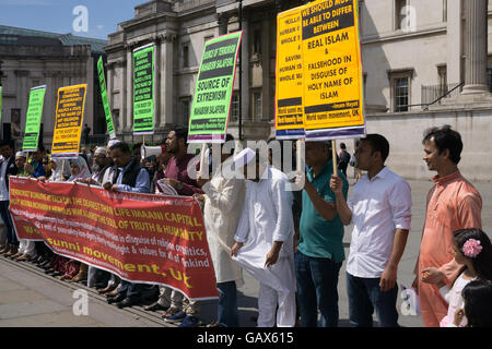 Trafalgar Square, London, UK. 6th July, 2016.  World sunni movement protestors and the World Humanity Revolution Party U.K. form a self proclaimed 'Peaceful Human Chain' in protest of terrorist associated atrocities against innocent people. Credit:  imagegallery2/Alamy Live News Stock Photo