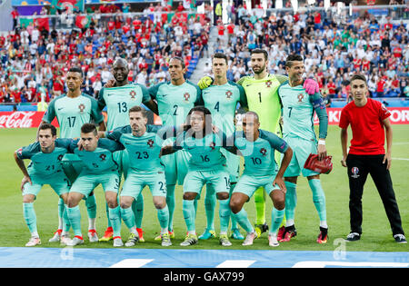 Lyon, France. 6th July, 2016. Runner in the teamfoto: NANI, Por 17 DANILO, Por 13 Bruno ALVES, Por 2 Jose FONTE, Por 4 Rui PATRICIO, Por 1 Cristiano RONALDO, Por 7 CEDRIC, Por 21 Raphael GUERREIRO, Por 5 Adrien SILVA, Por 23 Renato SANCHES, Por 16 Joao MARIO, Por 10  PORTUGAL - WALES  2-0 Semifinal ,Football European Championships EURO at  06 July, 2016 in Lyon, Stade de Lyon, France. Fussball, Nationalteam, Halbfinale,06.07.2016  Credit:  Peter Schatz / Alamy Live News Stock Photo