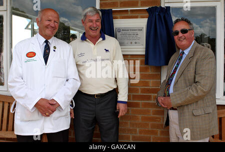 Cricket - Charity Event - Belvoir Cricket Club. Sir Richard Hadlee (centre) who officially opened the practice nets at Belvoir Cricket Club with the Duke of Rutland (right). Stock Photo