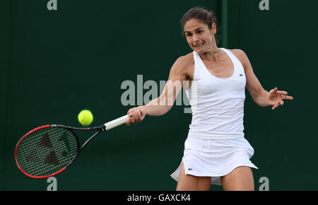 Tennis - Wimbledon Championships 2008 - Day Three - The All England Club. Virginia Ruano Pascual in action against Amelie Mauresmo Stock Photo