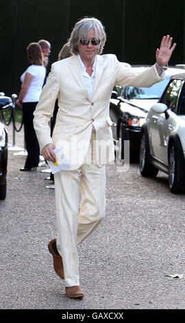 Bob Geldof arrives at a dinner in honour of Nelson Mandela's 90th birthday, in Hyde park, central London. Stock Photo