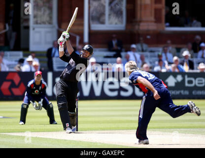 Cricket - NatWest Series - Fifth One Day International - England v New Zealand - Lord's. New Zealand's Jacob Oram hits a six in his innings of 52 during the NatWest Series One Day International at Lord's, London. Stock Photo