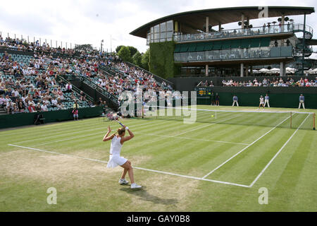 Tennis - Wimbledon Championships 2008 - Day Four - The All England Club. A general view from courtside at the Wimbledon Championships 2008 at the All England Tennis Club in Wimbledon. Stock Photo