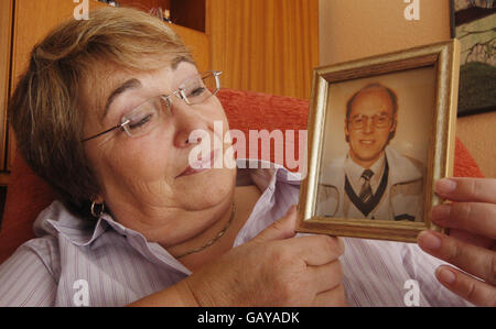 Widow Ann Gillanders with a photograph of her husband Ian who died during the Pipa Alpha disaster. Stock Photo