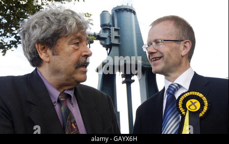 SNP by-election candidate John Mason (right) is joined by ex-trade union activist Jimmy Reid at the Steam Hammer monument in Shettleston. Stock Photo