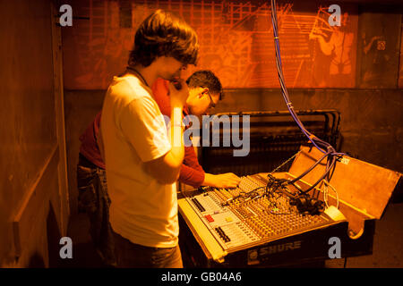 Sound engineer working at Notting Hill Arts Centre Stock Photo
