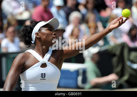 USA's Venus Williams in action against Russia's Elena Dementieva during the Wimbledon Championships 2008 Stock Photo