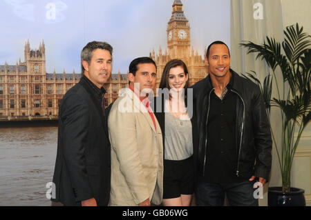 (left to right) Peter Segal, Steve Carrell, Anne Hathaway and Dwayne 'The Rock' Johnson pictured during the Get Smart photocall at Claridges Hotel in central London. Stock Photo