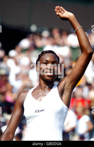 Tennis - Wimbledon 2003 - Women's First Round - Venus Williams v Stanislava Hrozenska Stock Photo