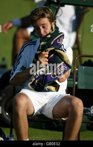 Tennis - Wimbledon 2003 - Men's First Round - Alex Bogdanovic v Sargis Sarqsian Stock Photo