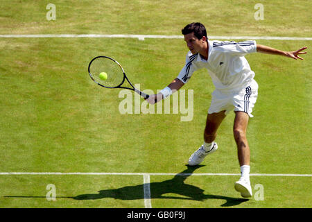 Tennis - Wimbledon 2003 - Men's First Round - Tim Henman v Tomas Zib Stock Photo