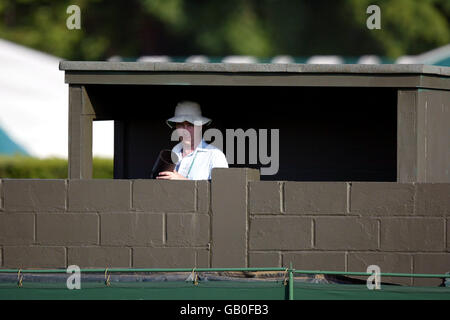 Tennis - Wimbledon 2003 - Men's First Round - Alex Bogdanovic v Sargis Sarqsian Stock Photo