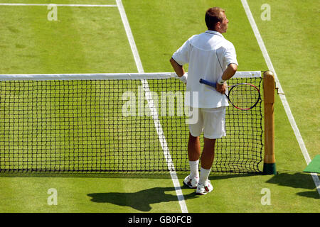 Tennis - Wimbledon 2003 - Men's First Round - Tim Henman v Tomas Zib Stock Photo