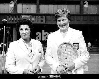 (L-R) Great Britain's Mo Halford and Christine Truman Stock Photo