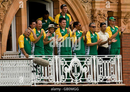 South Africa players applaud after Hashim Amla's century during The First npower Test match at Lord's Cricket Ground, London. Stock Photo