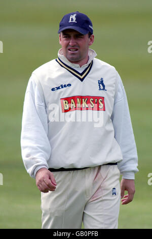 Cricket - Frizzell County Championship - Warwickshire CCC v Kent CCC. Michael Powell, Warwickshire Stock Photo