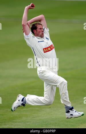 Cricket - Frizzell County Championship - Warwickshire CCC v Kent CCC. Alan Richardson, Warwickshire Stock Photo