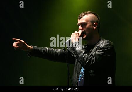 Jon McClure of Reverend and the Makers performs during the Oxegen Festival 2008 at the Punchestown Racecourse, Naas, County Kildare, Ireland. Stock Photo