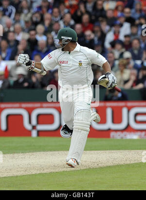 Cricket - npower Second Test - Day Two - England v South Africa - Headingley. South Africa's Ashwell Prince reaches his 100 during the Second npower Test match at Headingley Cricket Ground, Leeds. Stock Photo