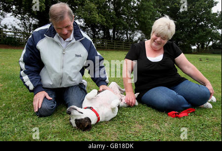 EMARGOED TO 0001 WEDNESDAY JULY 30 Dog owners Jenny and Charlie Pugh with their dog Saffron, at the RSPCA Southridge Animal Centre, Potters Bar. Saffron was abused by her previous owners and recovered from severe injuries at the Southridge Animal Centre. Stock Photo