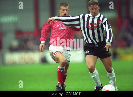 DIVISION 3 PLAY OFF SEMI 1ST LEG. STEVE WALTERS, CREWE ALEXANDRA. JIM KELLY, WALSALL Stock Photo