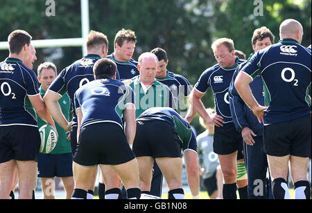 Rugby Union - New Irish Rugby Management Unveiled - Jury's Hotel. Head Coach Declan Kidney (centre) with the Irish Squad during training at the Pres Training Ground, Cork. Stock Photo