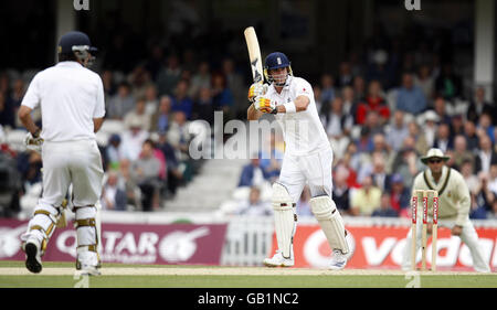 Cricket - npower Fourth Test - Day Two - England v South Africa - The Brit Oval. England's Kevin Pietersen hits out during the Fourth Test at The Oval in London. Stock Photo