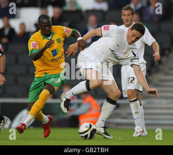 Milton Keynes Dons' Keith Andrews holds off the challenge from Norwich City's Omar Koroma (left) during the Carling Cup match at Stadium:MK in Milton Keynes. Stock Photo