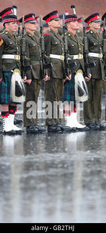 Junior soldier Aaron Ellison-Jones (centre with red shoulder flashes), son of former professional footballer Vinnie Jones, during his passing out parade at the Army Foundation College, Harrogate, North Yorkshire. Stock Photo