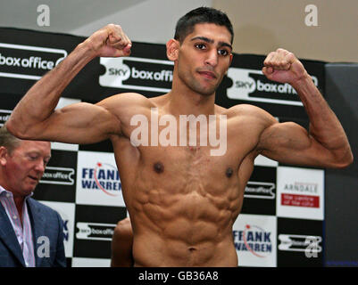 Amir Khan and Breidis Prescott weigh in at the Arndale Centre in ...