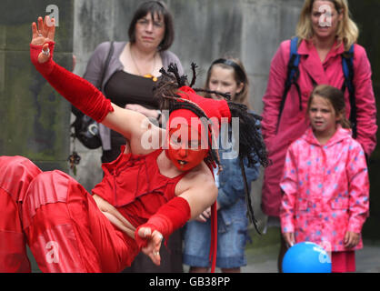 Edinburgh Fringe Festival dance act Carpetbag Brigade perform on Edinburgh's High Street before their show at Venue 115. Stock Photo