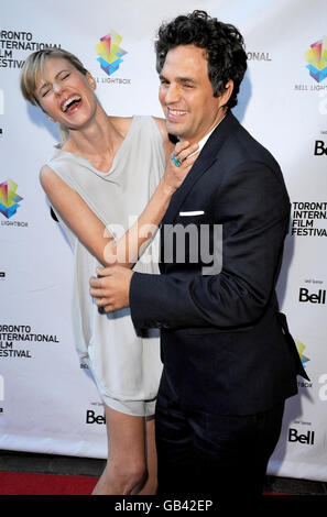 Actor Mark Ruffalo, right, poses with wife Sunrise Coigney and Bella