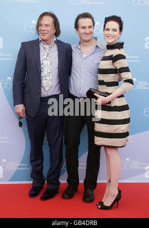 From left to right: Mickey Rourke, director Darren Aronofsky and Evan Rachel Wood arrives for the press conference and photocall of 'The Wrestler' at the Palazzo del Casino on Venice Lido, Italy, during the 65th Venice Film Festival. Stock Photo