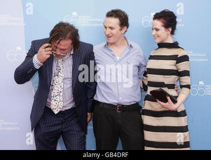 From left to right: Mickey Rourke, director Darren Aronofsky and Evan Rachel Wood arrive for the press conference and photocall of 'The Wrestler' at the Palazzo del Casino on Venice Lido, Italy, during the 65th Venice Film Festival. Stock Photo