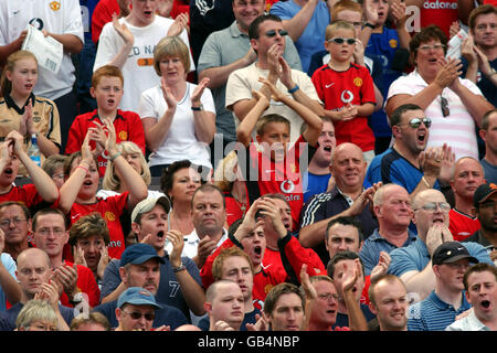 Soccer - FA Barclaycard Premiership - Manchester United v Bolton Wanderers. Manchester United fans Stock Photo