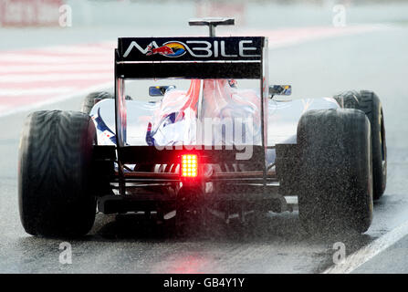 Toro Rosso Bolide in the rain from behind, motor sports, Formula 1 testing at Circuit de Catalunya in Barcelona, Spain, Europe Stock Photo