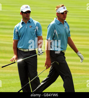 Golf - 37th Ryder Cup - USA v Europe - Practice Day - Valhalla Golf Club. Europe's Ian Poulter (right) and Paul Casey during team practice at Valhalla Golf Club, Louisville, USA. Stock Photo