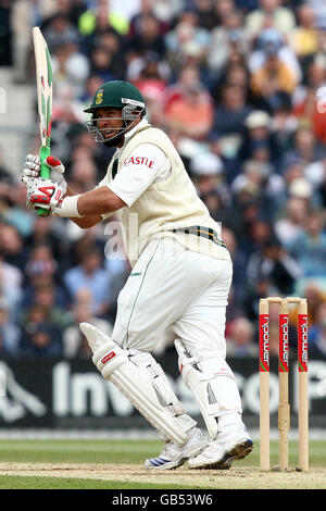 Cricket - npower Fourth Test - Day Three - England v South Africa - The Brit Oval. England's Jacques Kallis in action against England Stock Photo