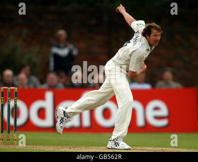 Cricket - Liverpool Victoria County Championship - Division Two - Day One - Worcestershire v Middlesex - Kidderminster Victor. Middlesex's Alan Richardson Stock Photo