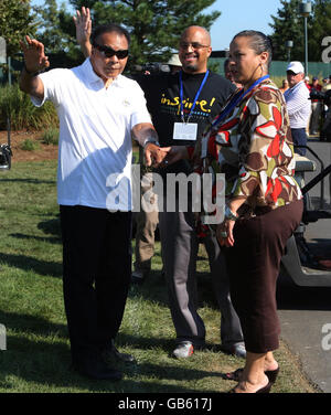 Former World Champion Boxer Muhammad Ali with his wife Yolanda Ali at Valhalla Golf Club, Louisville, USA. Stock Photo