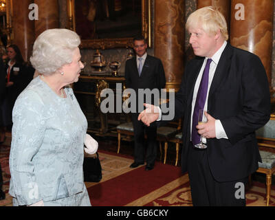 Britain's Queen Elizabeth II talks to London Mayor Boris Johnson during the Beijing Olympics Team GB reception at Buckingham Palace in London. Stock Photo