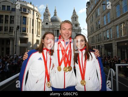 l-r; Olympic Medalist's Nicole Cooke, Chris HOy and Victoria Pendleton during the Team GB homecoming Parade in Central London Stock Photo