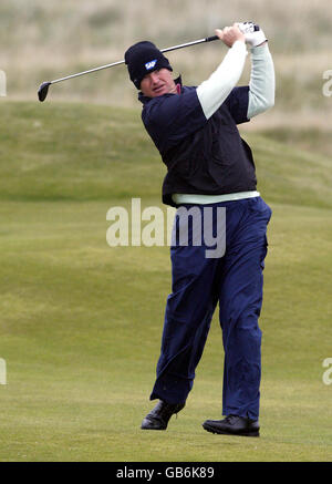 South Africa's Ernie Els on the 1st hole during the Alfred Dunhill Links Championship at Carnoustie Golf Course, Angus. Stock Photo