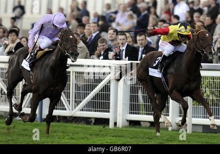 Amour Propre and Dane O'Neill (right) races on the stands rail to win The Wilmott Dixon Cornwallis Stakes from Waffle and Frankie Dettori at Ascot Racecourse, Berkshire. Stock Photo