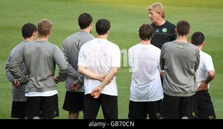Soccer - UEFA Champions League - Group E - Villarreal v Celtic - Celtic Training - Estadio El Madrigal Stock Photo