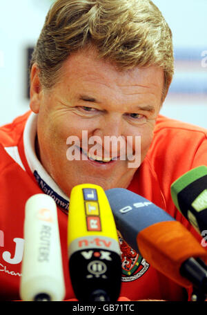 Wales manager John Toshack during a press conference at the Swiss Hotel, Dusseldorf, Germany. Stock Photo