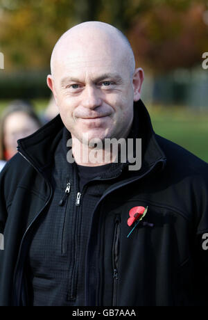 Actor and TV presenter, Ross Kemp greets the Argyll and Sutherland Highlanders, 5th Battalion the Royal Regiment of Scotland at Howe Barracks, Canterbury, Kent, after the battalion returned from a six month tour of Afghanistan. Stock Photo